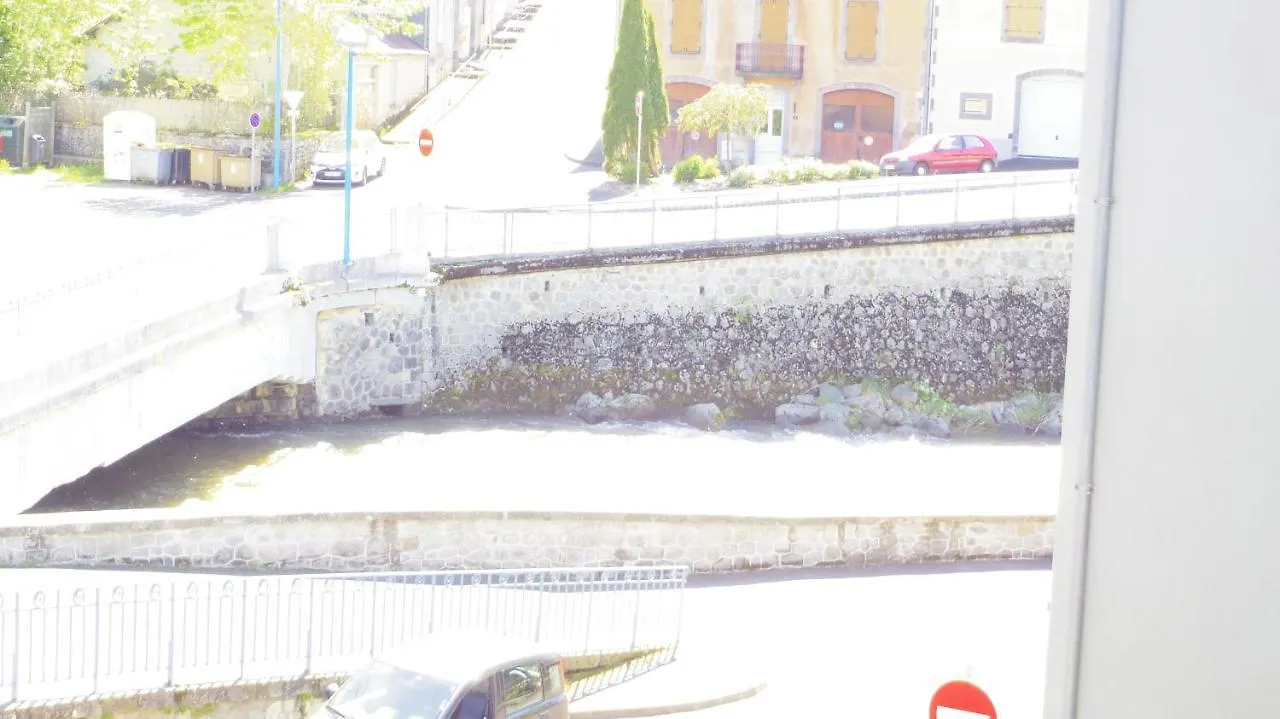 Au Pied De La Dordogne Daire La Bourboule 0*,